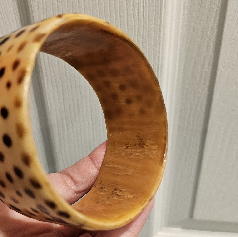 Antique Natural Horn Lacquered Bracelet - Picture 10 of 12